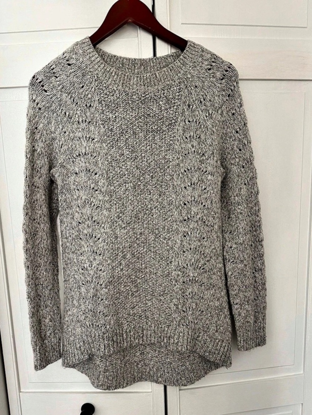 LOFT Gray Knit Crew Neck Sweater Size Small Like New